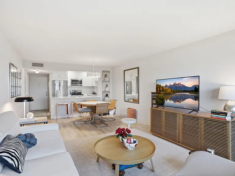 1516 S Lakeside Dr #103 — Photo 12