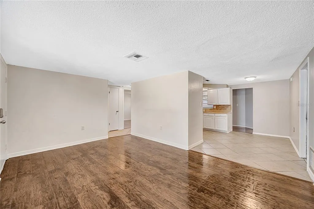 3 bed, 1.0 bath, 912 sqft, $2,000 — Photo 4
