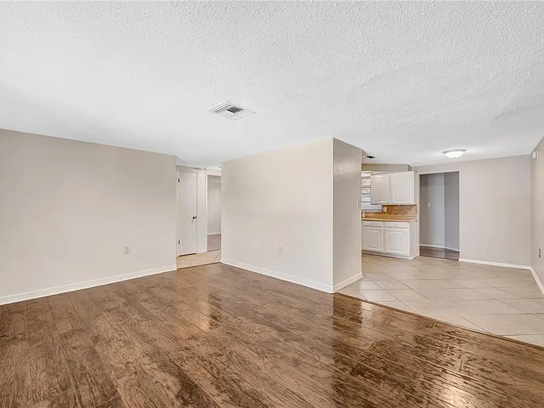 7804 Niagara Dr — Photo 4