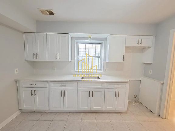 2nd image of 38-40 Wainwright St #11