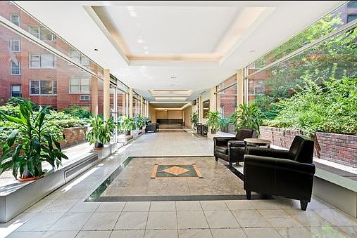 4th image of 420 E 55th St APT 4P