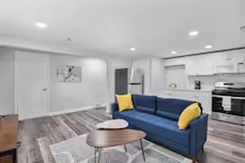 5 bed, 1080 sqft, $6,999 — Photo 3