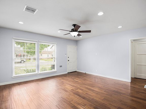 5th image of 727 N Doan Dr