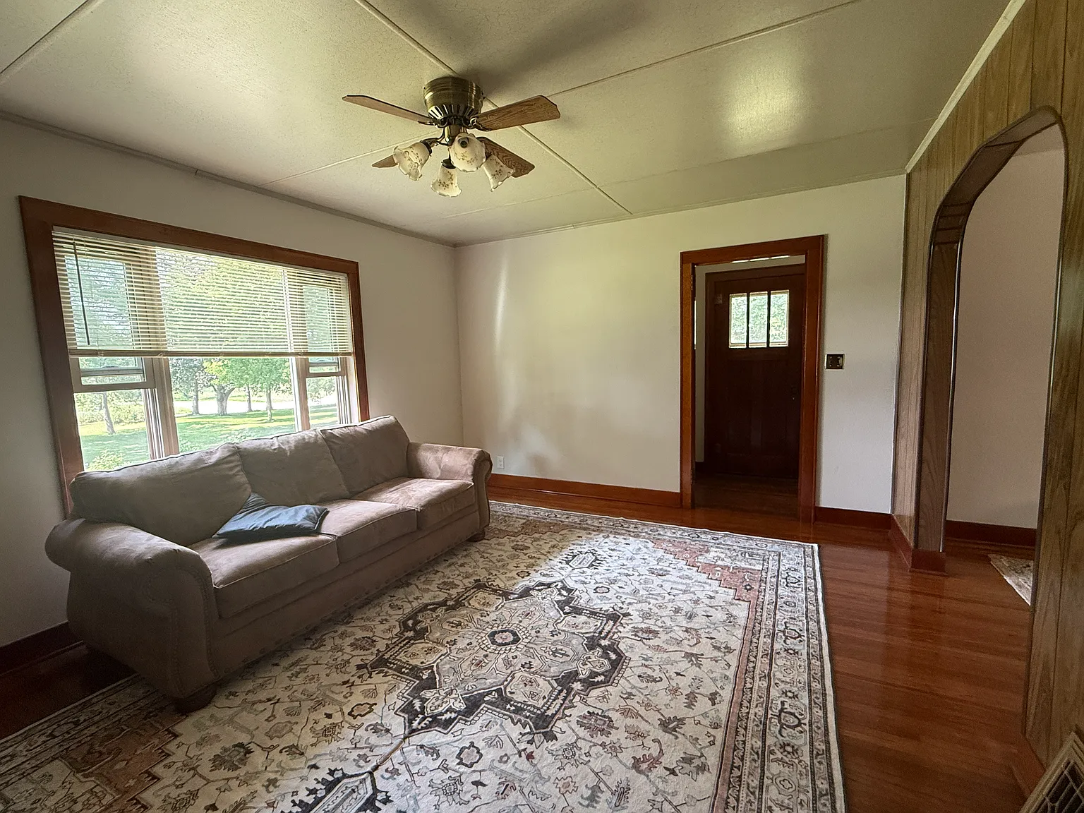 3 bed, 1200 sqft, $1,700 — Photo 3