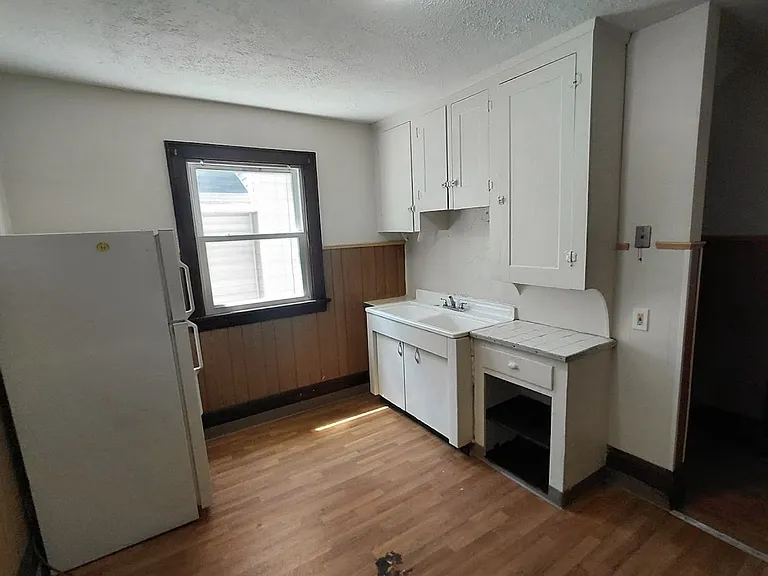98 E Mapledale Ave — Photo 4