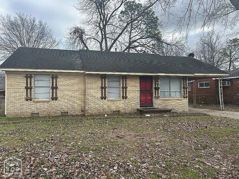 1st image of 1128 Logan Ln