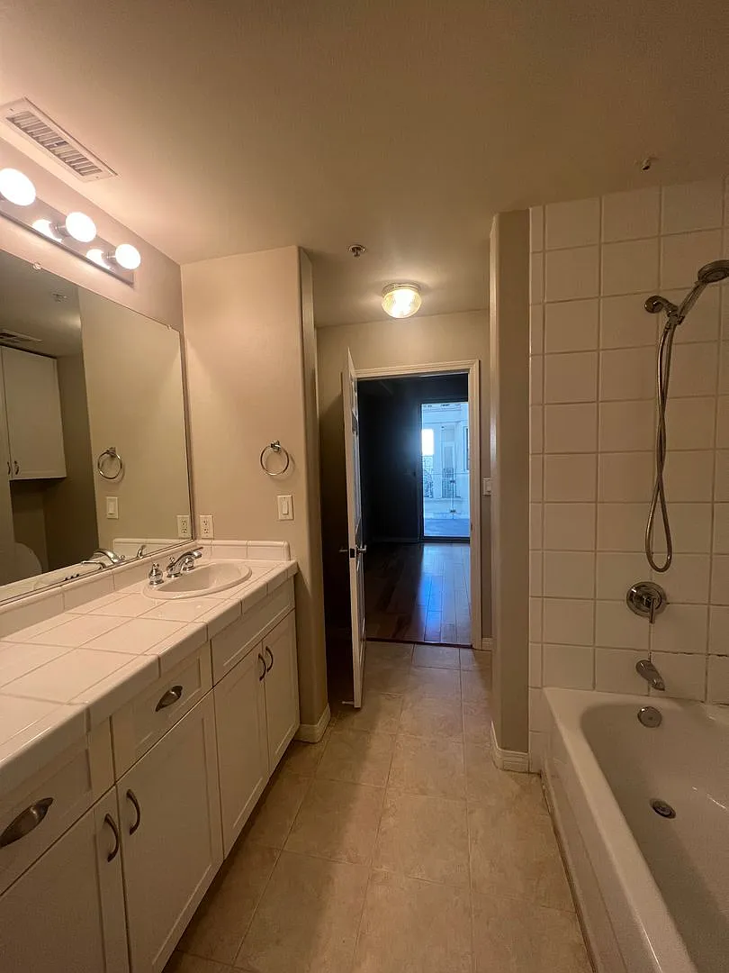 1 Bed Unit in Little Italy - Porto Siena - Parking Space — Photo 4