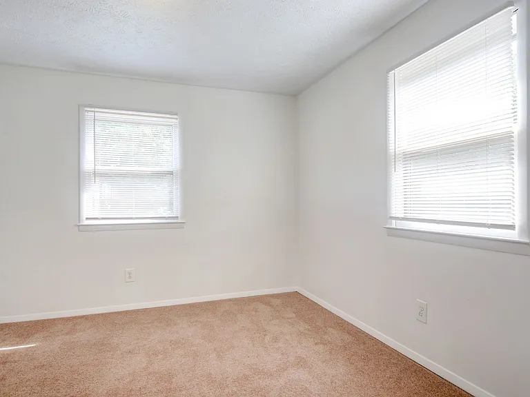 Highland Hills Apartments — Photo 18