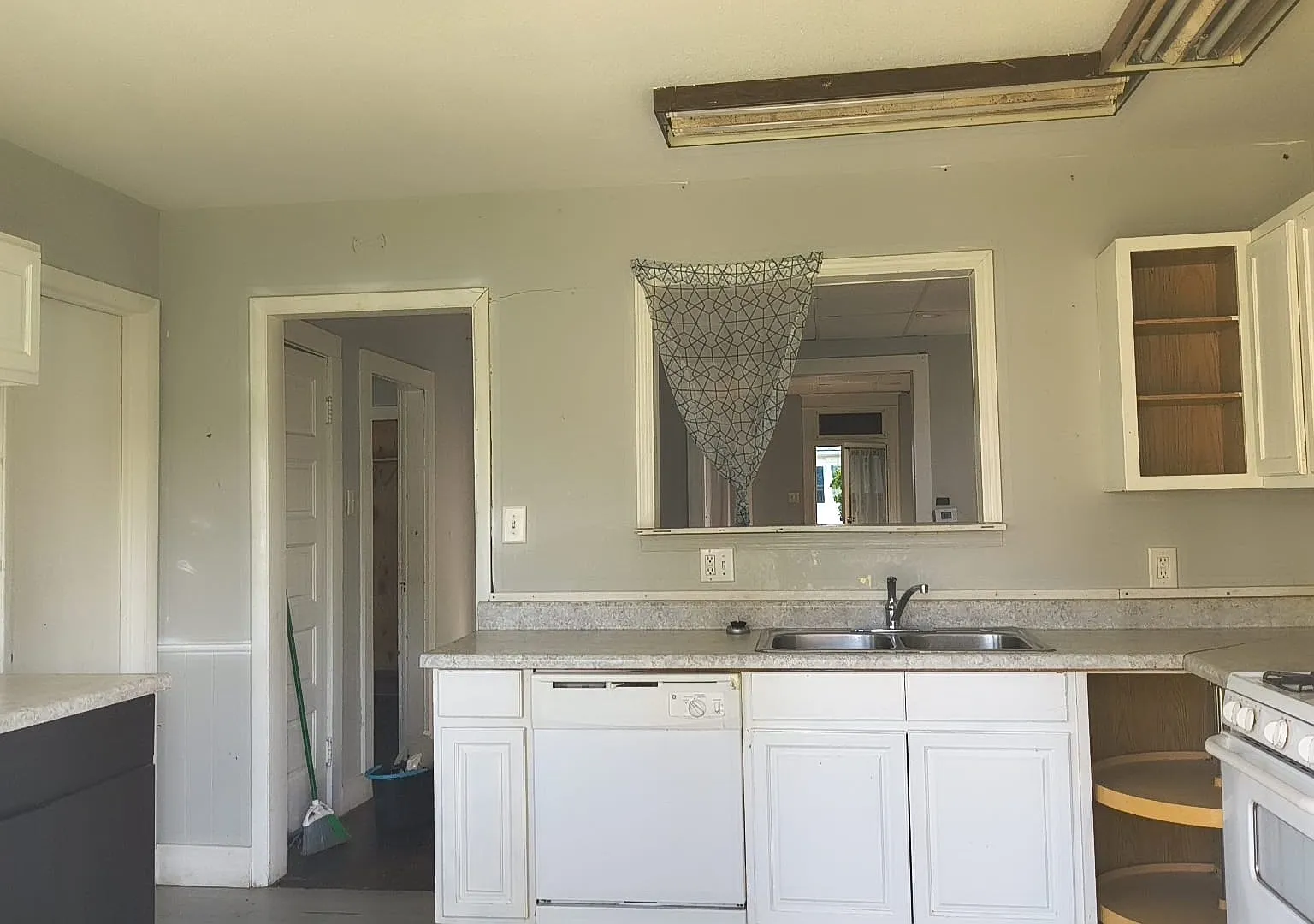 345 Kinnaird — Photo 3