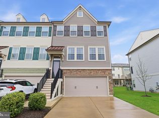 423 Tall Oaks Dr, Warminster, PA 18974