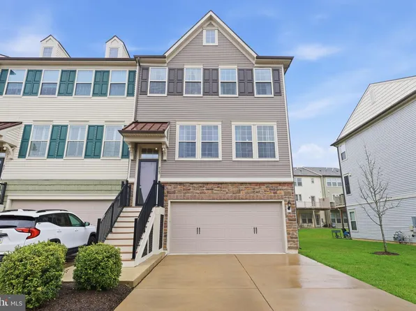 423 Tall Oaks Dr, Warminster, PA 18974