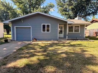 206 W Glenn St, Mulvane, KS 67110