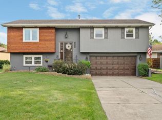 1235 Woodhollow Ct, Schererville, IN 46375