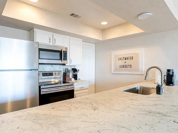 32 Dana Dr, Galveston, TX 77554