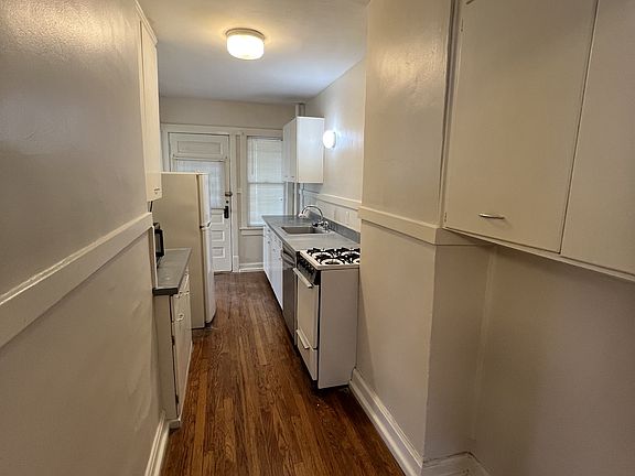 3rd image of 5119 Wyandotte St #3N