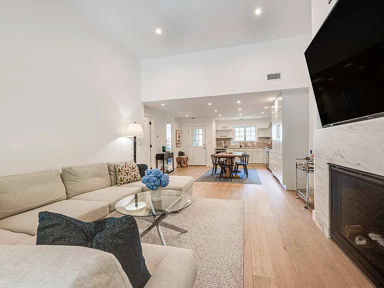 10 Leland Ln #35 — Photo 4