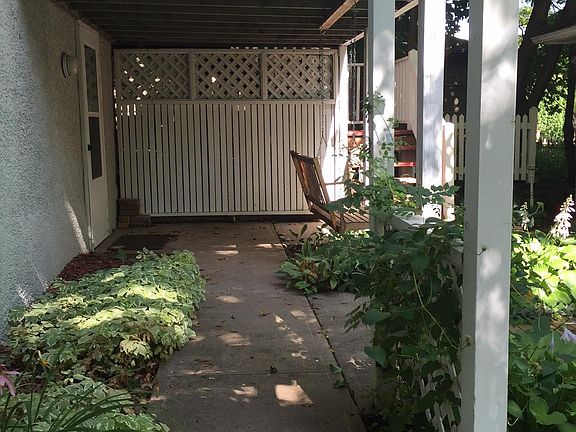 Walk to Entrance/White Picket Fench