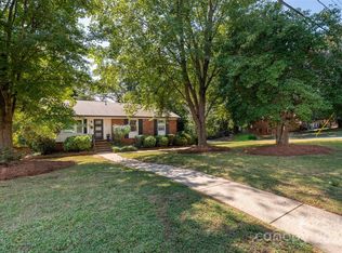1700 Starbrook Dr, Charlotte, NC 28210
