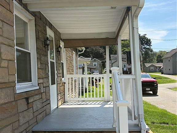 5th image of 200 Short St