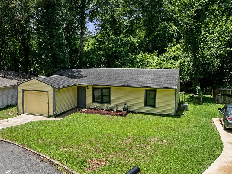 2434 Jolene Ln — Photo 2