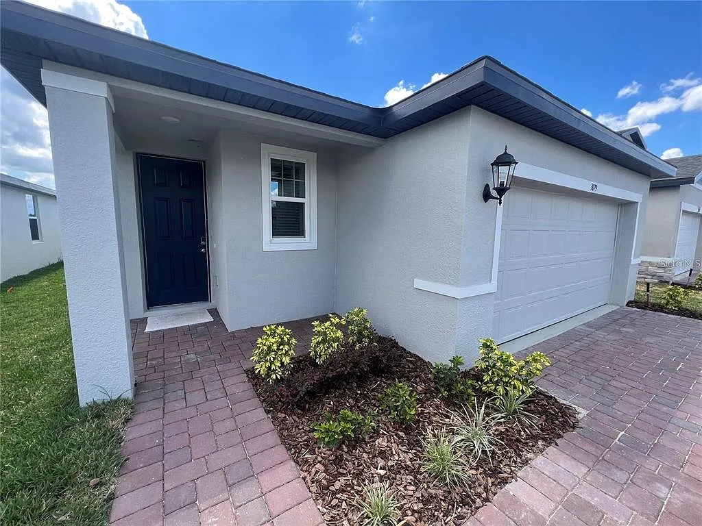 3 bed, 2.0 bath, 1464 sqft, $1,900 — Photo 2