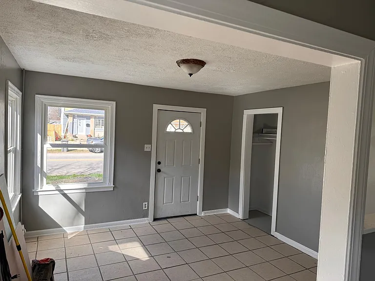 1713 N Rural St — Photo 2