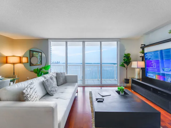 1 SE 12th St, Miami, FL
