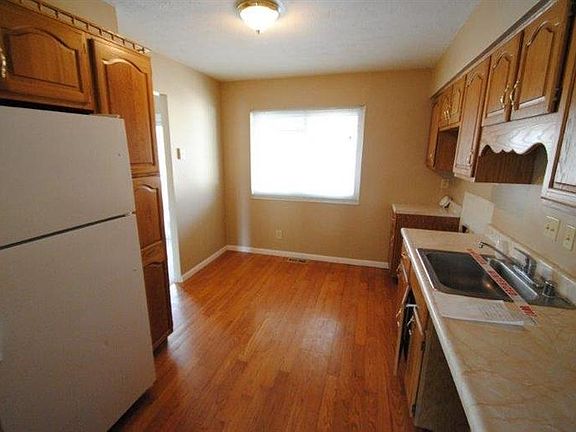 3rd image of 3476 Misty Creek Dr
