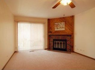 220 Hampshire Ct UNIT 102B, Naperville, IL 60565