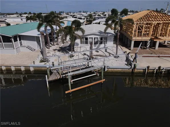 2930 Binnacle Ln, Saint James City, FL 33956