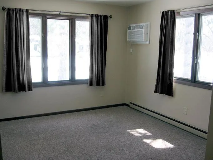 1 bed, 576 sqft, $900 — Photo 3