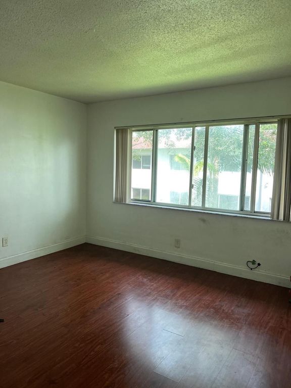 151 SE 6th Ave APT 12, photo 5