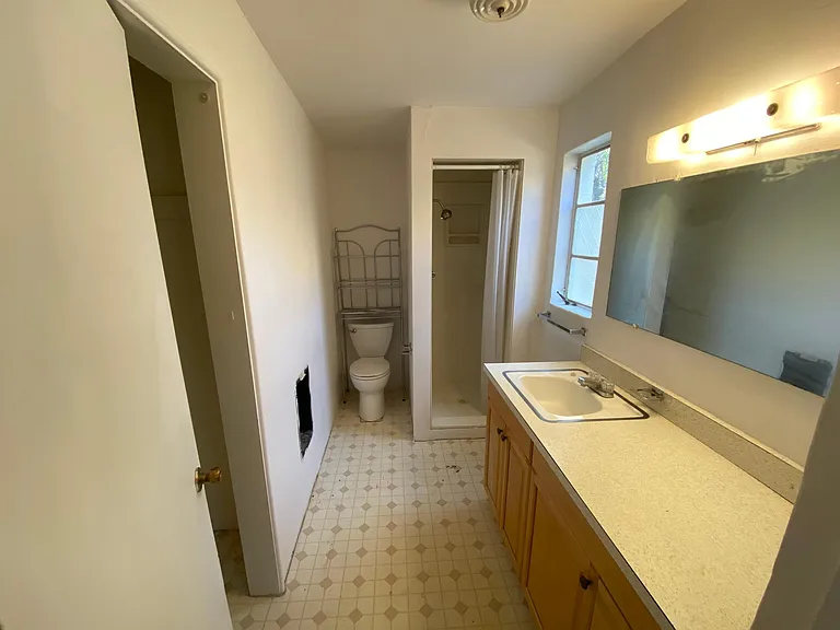 1019 E Waverly St — Photo 9