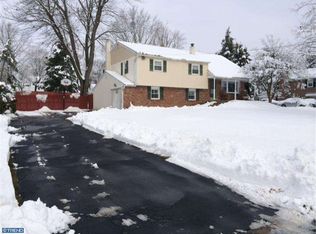 33 Bluebird Rd, Holland, PA 18966