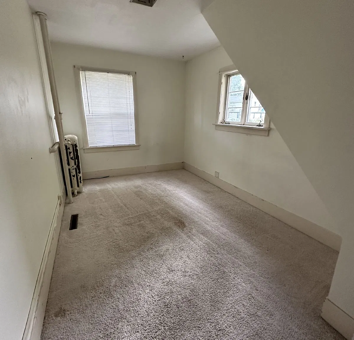 4 bed, 1.0 bath, 1776 sqft, $425 — Photo 4