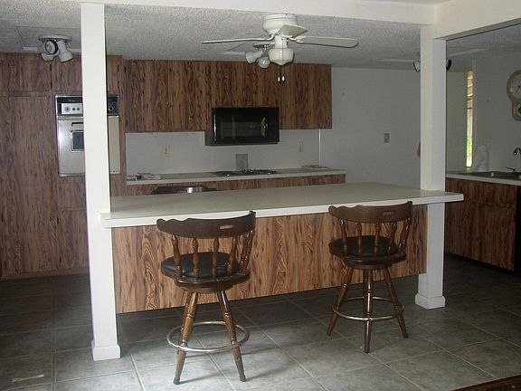 4th image of 1531 Manor Way