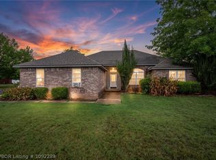 2006 Devyn Dr, Lavaca, AR 72941