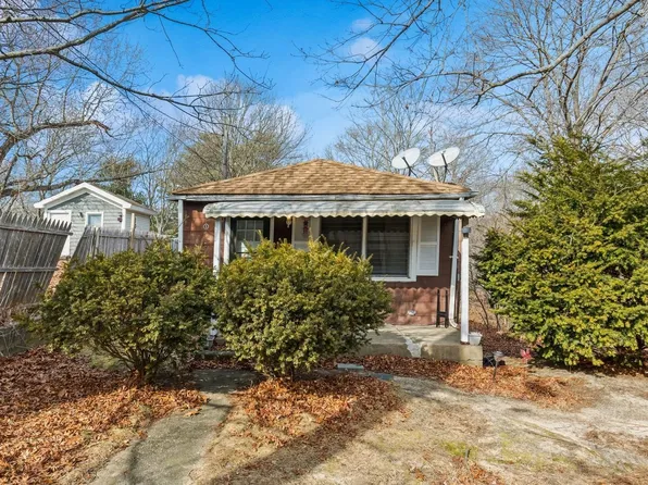 5523 Expressway Drive N, Holtsville, NY 11742