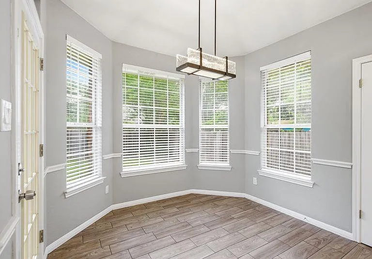 10008 Lachlan Dr — Photo 10