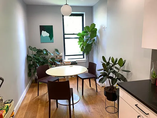 Rented by Tapiro Realty | media 2