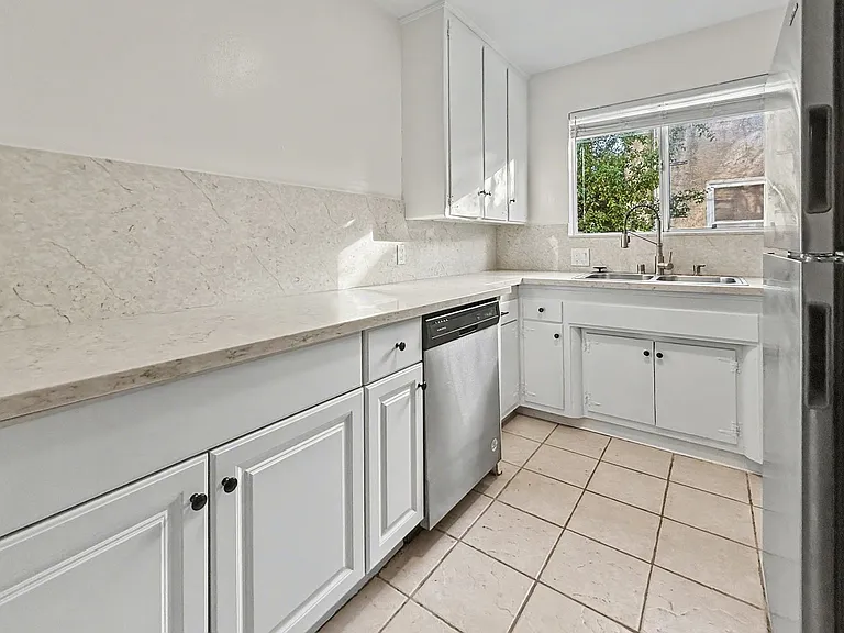 328 Doheny Properties LLC — Photo 9