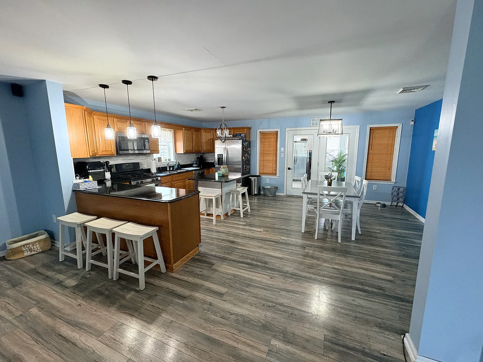 3 bed, 1408 sqft, $3,600 — Photo 2