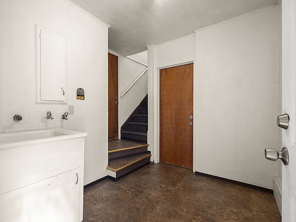 3rd image of 216 N K St #6
