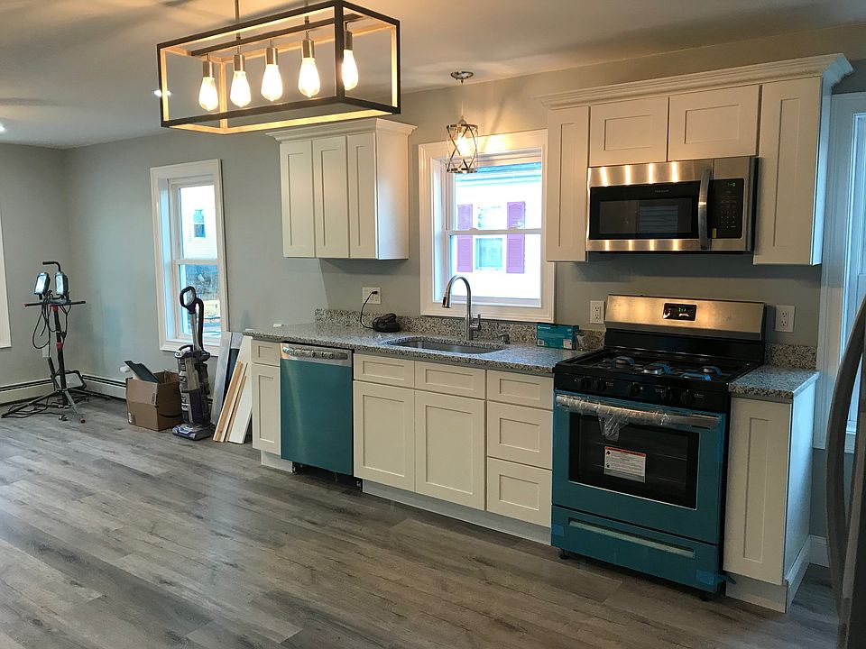 1st image of 179 Sutton Ave Floor 1
