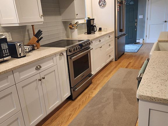 4th image of 10 Howard Avenue