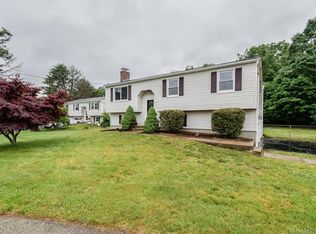 16 Laura Ln, Wallingford, CT 06492