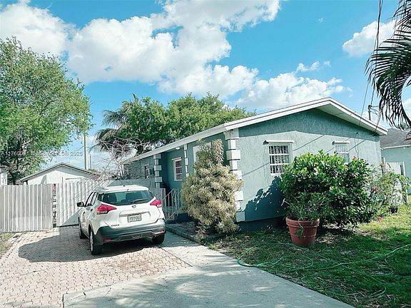 3rd image of 1945 NW 155th St