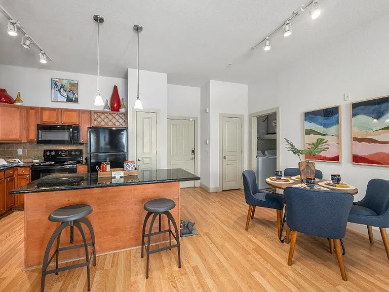Galleria Parc Apartments — Photo 9