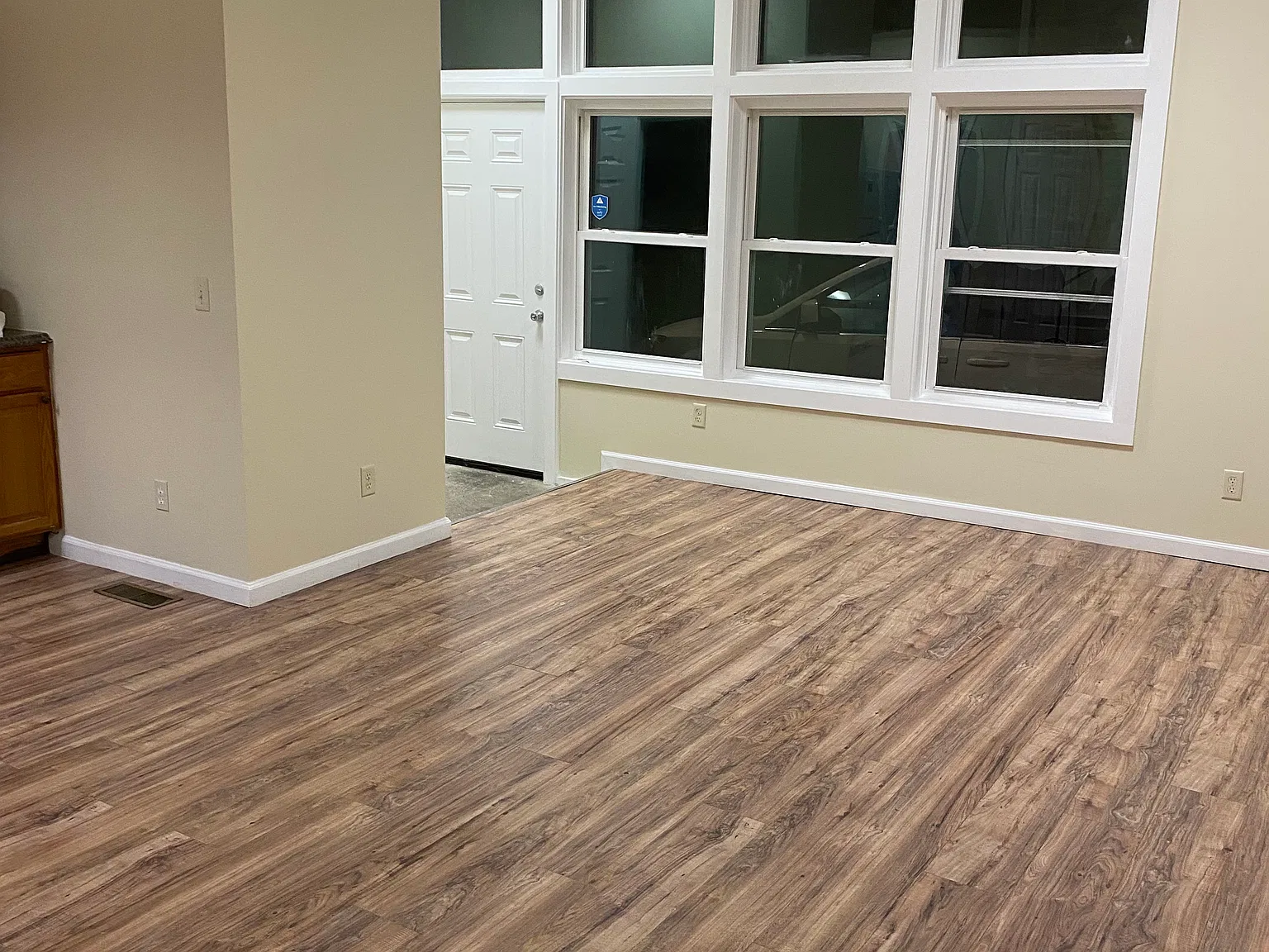 Studio, $900 — Photo 2
