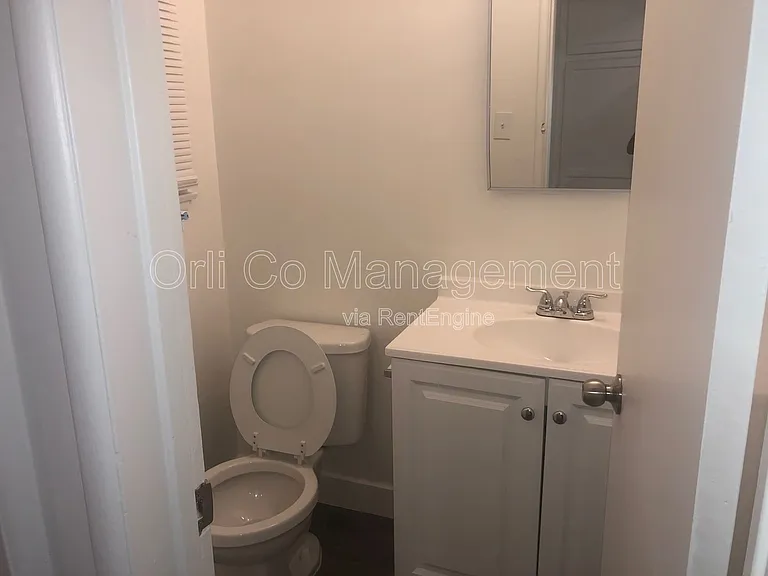 6500 Balboa Blvd — Photo 6